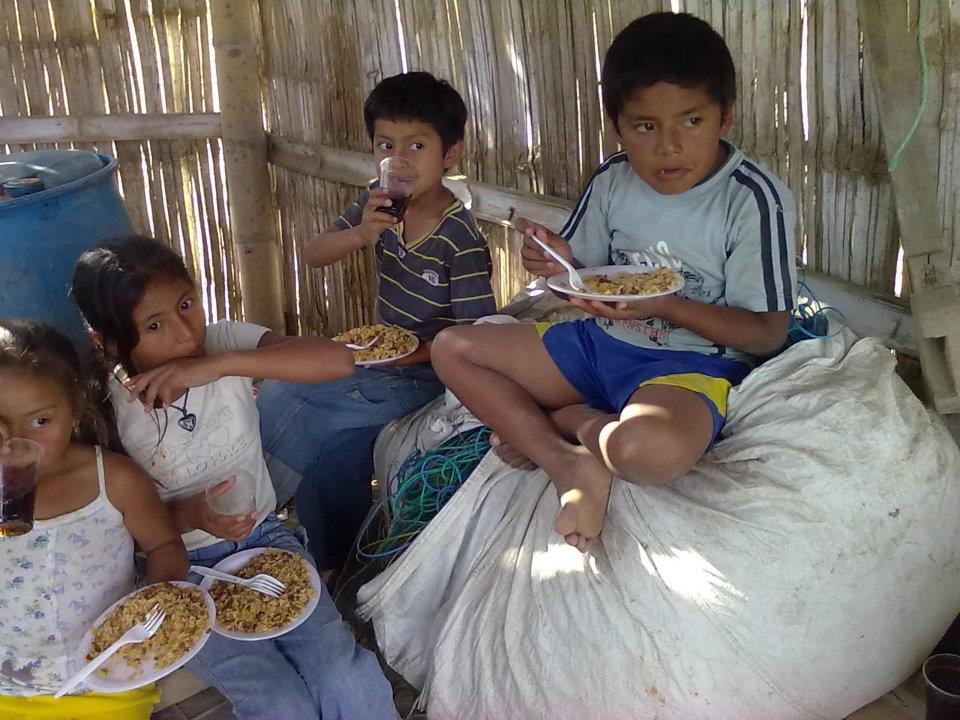 niños comiendo1